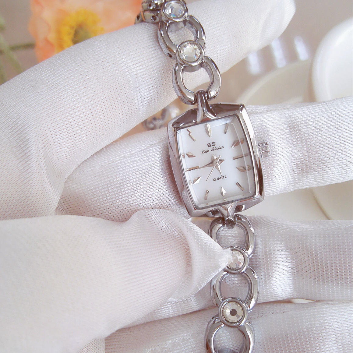Jewelry And Watches Luxury Brand - ساعة UTHAI للنساء من العلامة التجارية
