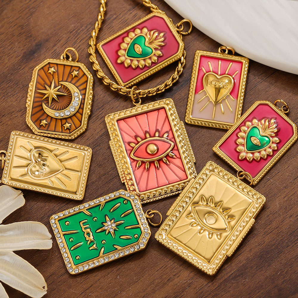 Moon Star Earrings - قطعتان من قلادات التاروت على شكل