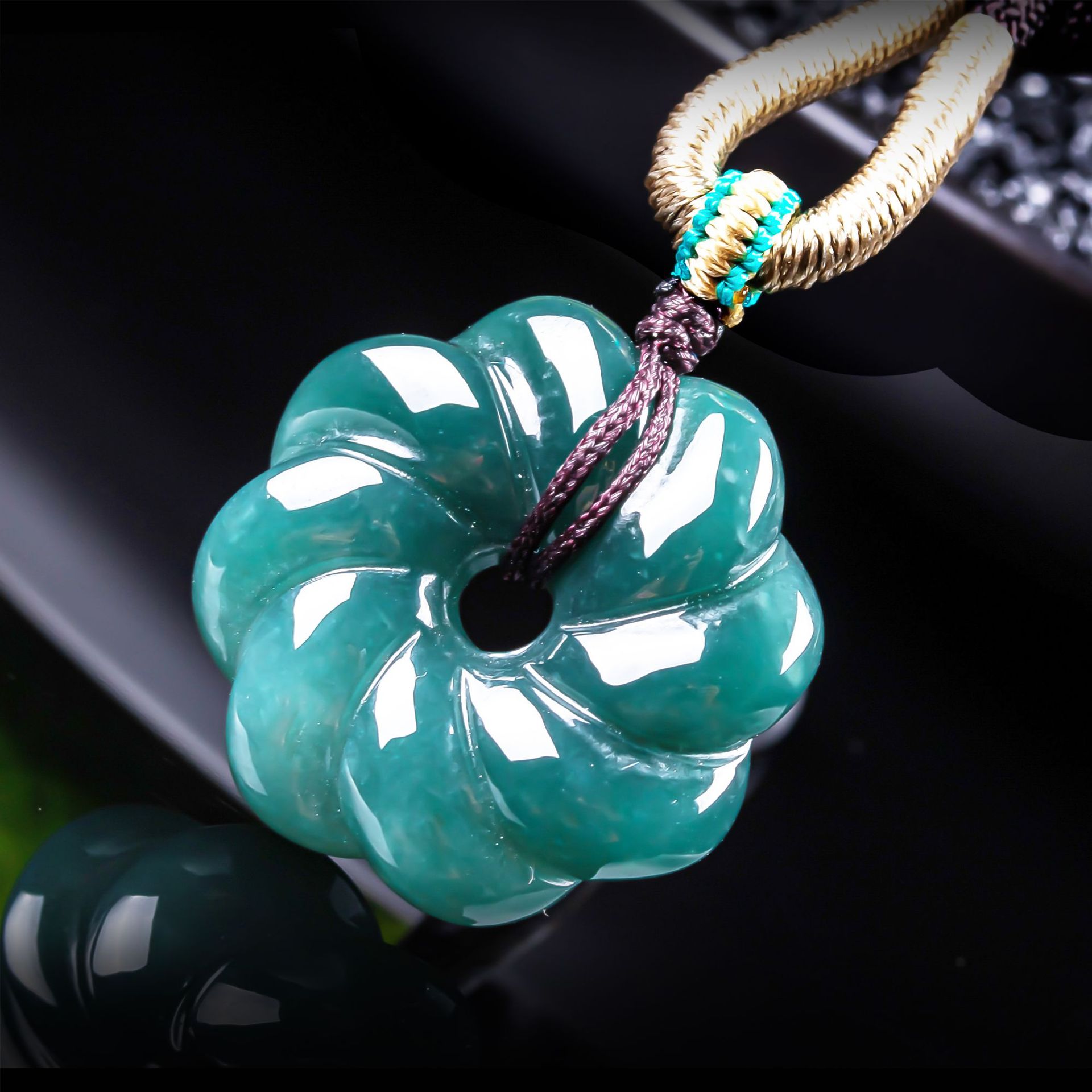 قلادة زهرة من اليشم البورمي ال - مراجعة Jewelry & Watches Sp Z Oo Ul Frezerów 3 وسعره