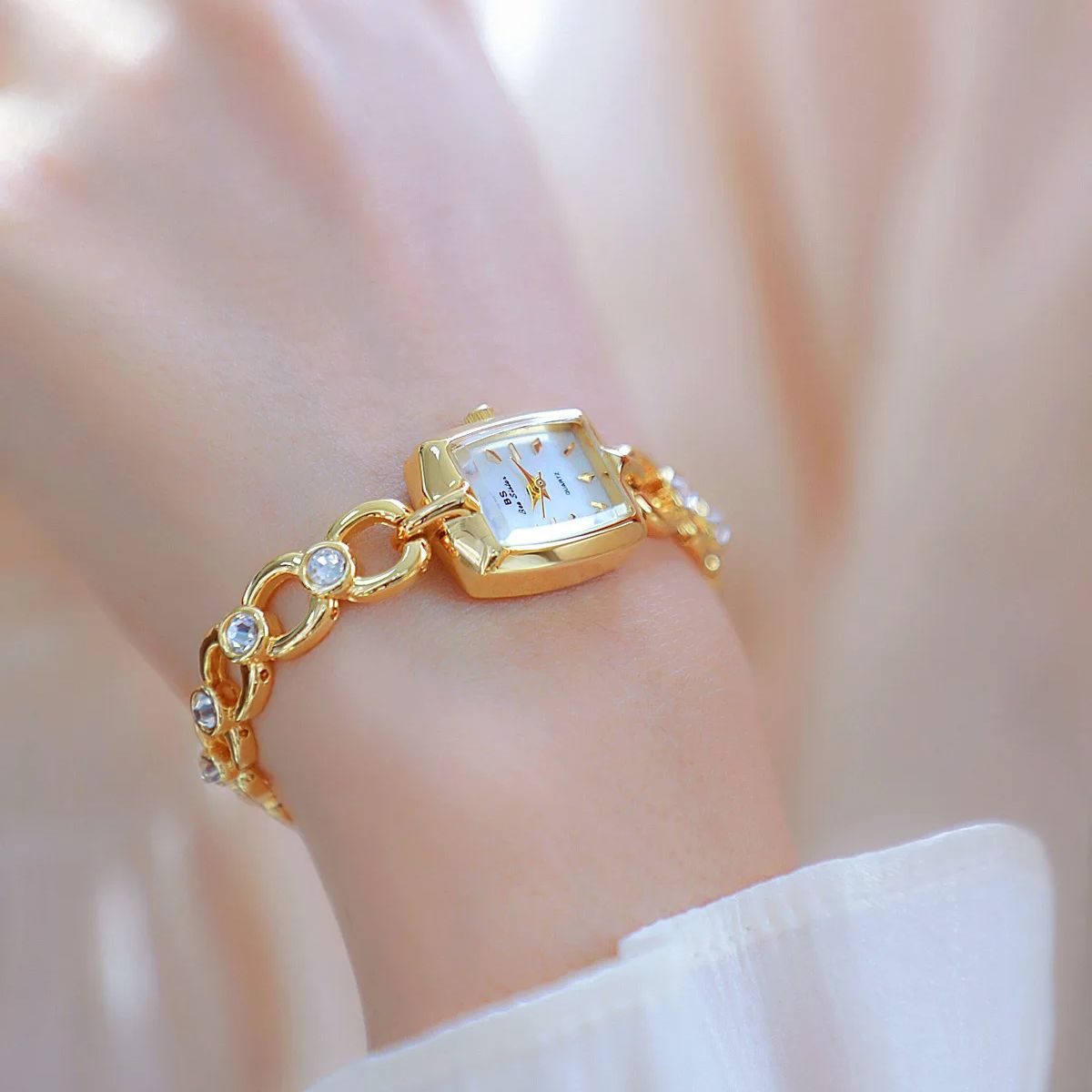 ساعة UTHAI للنساء من العلامة ا - مراجعة Jewelry And Watches Luxury Brand وسعره