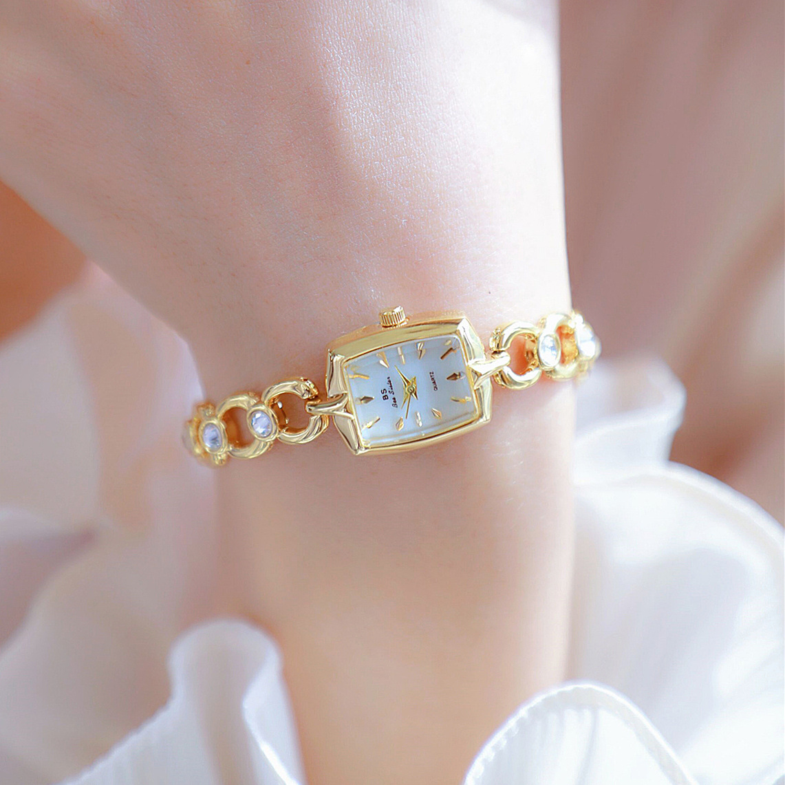 ساعة UTHAI للنساء من العلامة ا - مراجعة Jewelry And Watches Luxury Brand وسعره