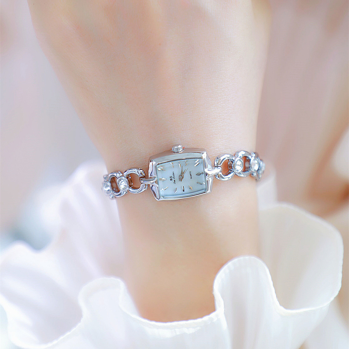 ساعة UTHAI للنساء من العلامة ا - مراجعة Jewelry And Watches Luxury Brand وسعره